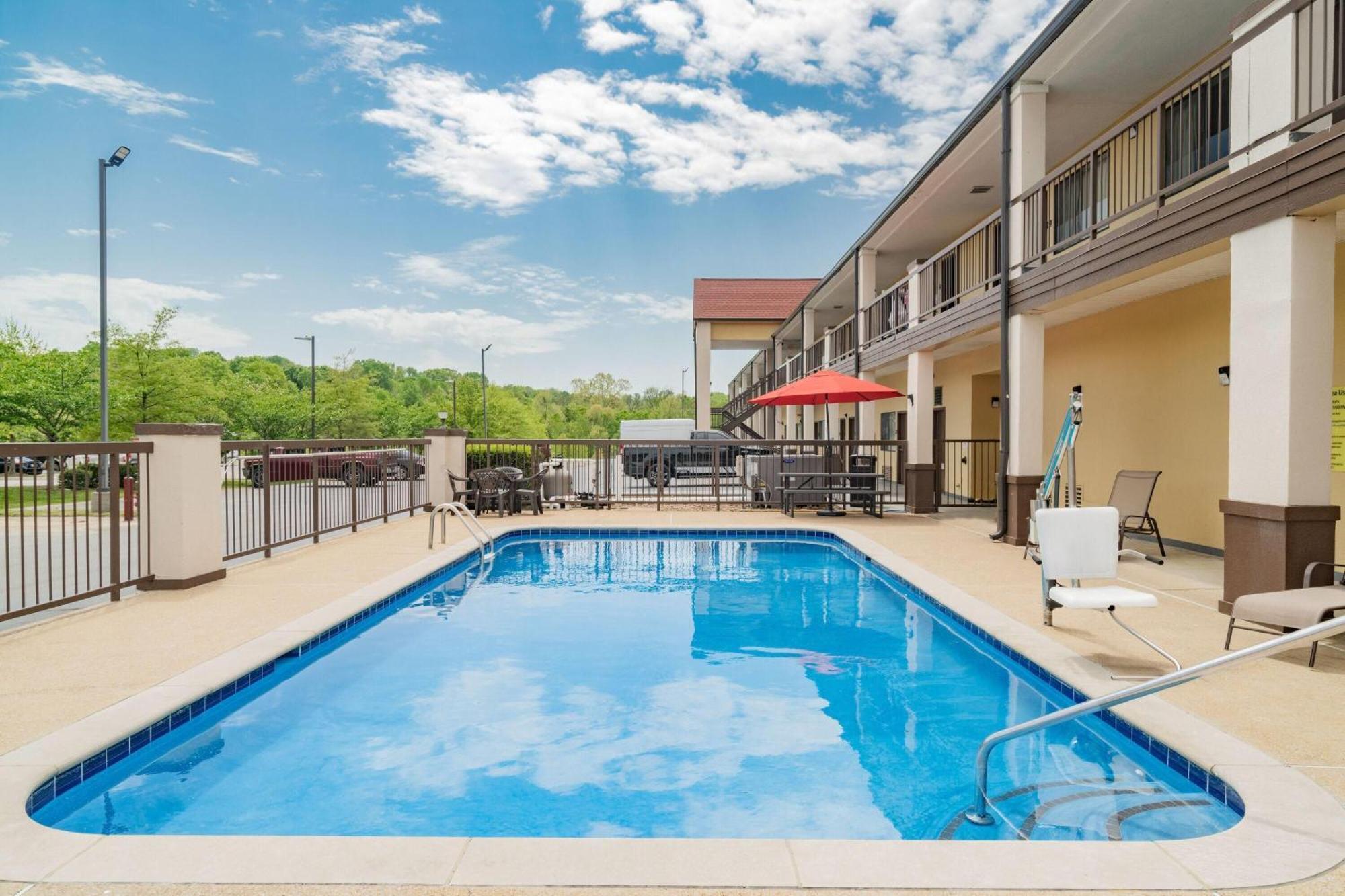 Super 8 By Wyndham Columbia Hotel Ngoại thất bức ảnh
